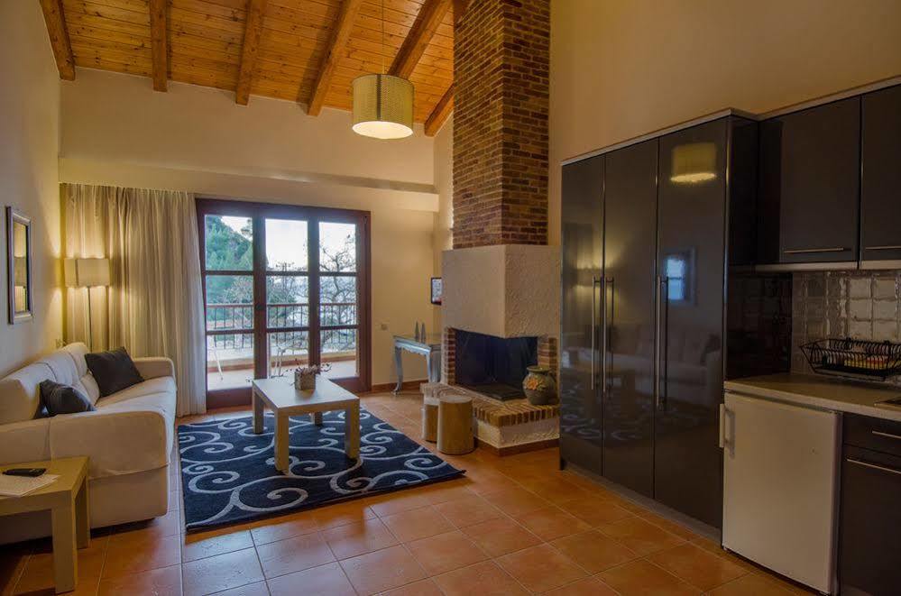 Kaminos Resort Límni エクステリア 写真